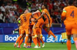 足球直播-欧洲赛事中的热点对决引起强烈关注