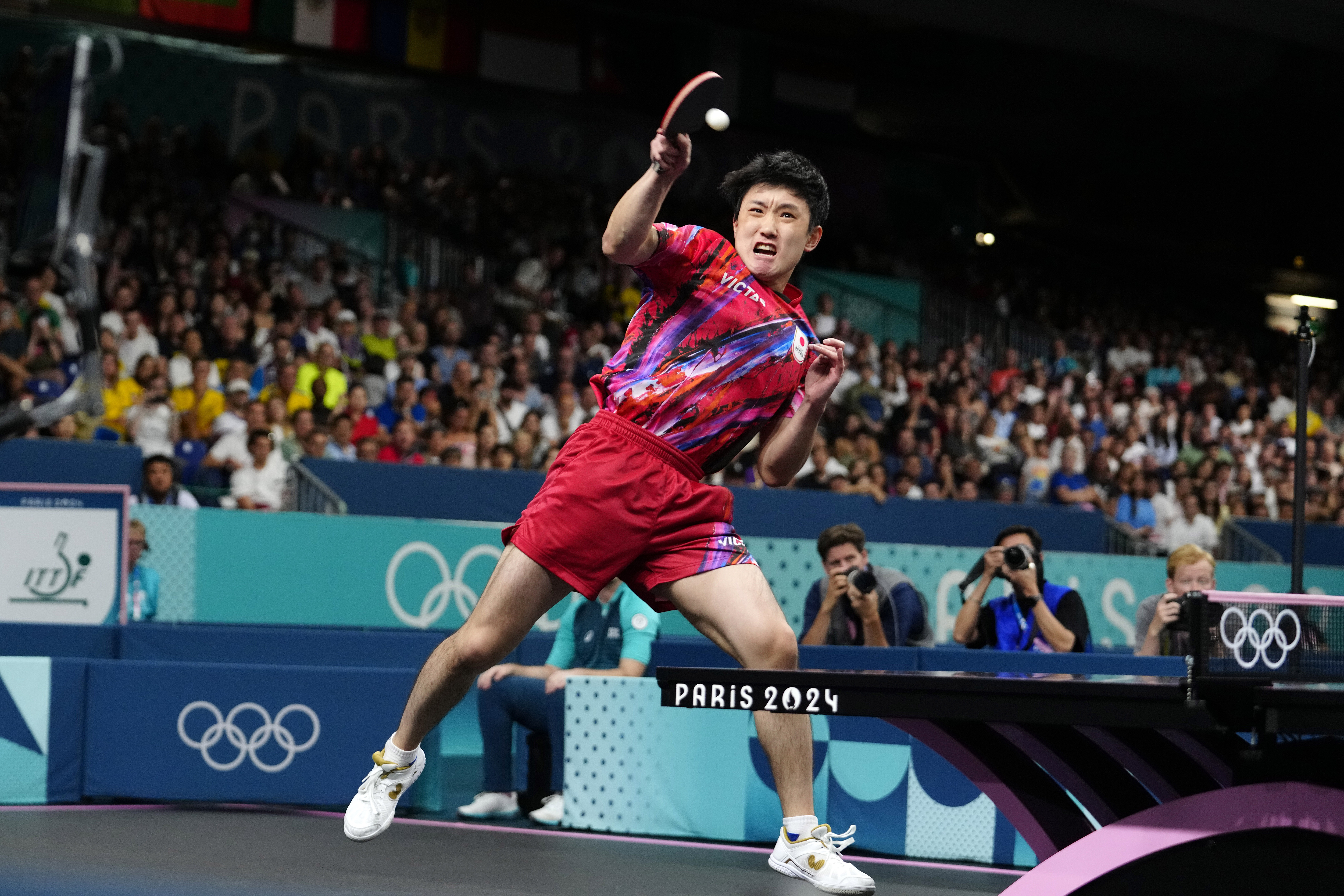 英国乒乓球队力克日本乒乓球队，张本智和制霸全场的简单介绍